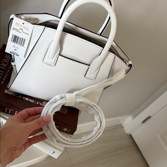 Michael Kors White Woven Satchel - Picture 4 of 11